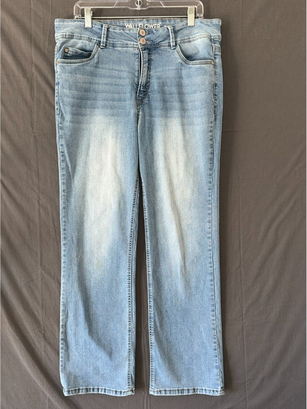 Wallflower Jeans 16 Plus Reg Luscious Curvy Light Wash Stretch  Double Button